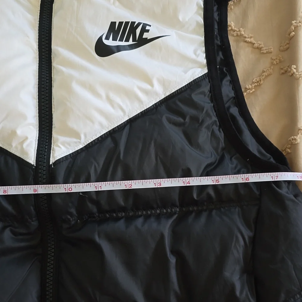 Nike sportswear two tone reversible black and white vest Medium